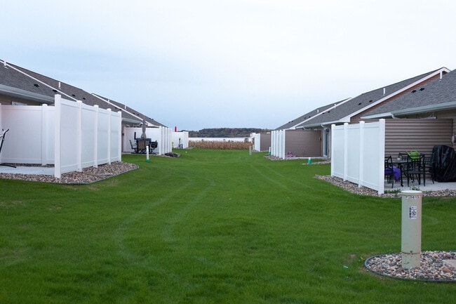 Building Photo - 569 Lulu Ln