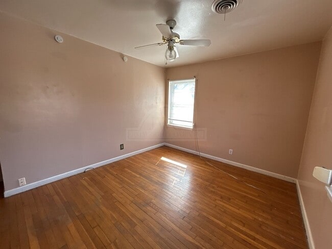 Building Photo - 1008 Goode Dr