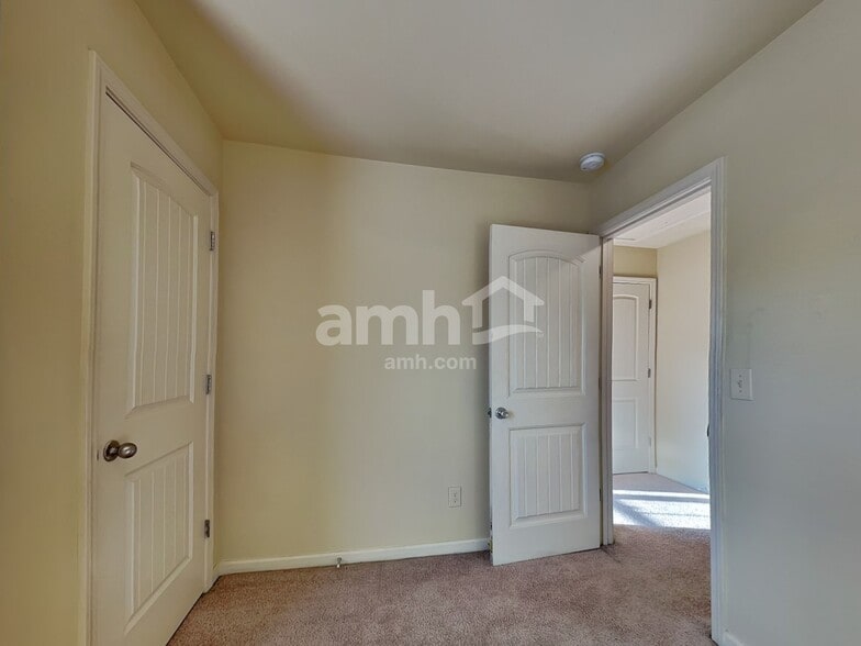 Building Photo - 1302 Lock Heath Trail SE