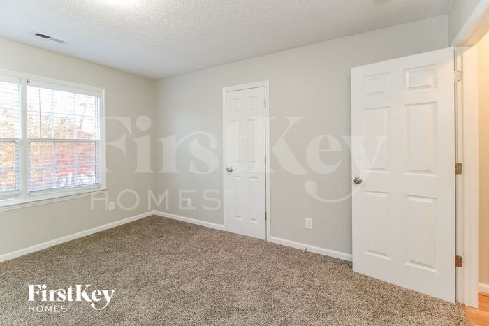 Building Photo - 2808 Lake Hill Ct