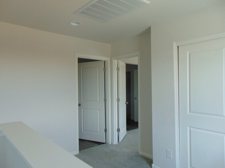 Building Photo - 806 W Caroline St