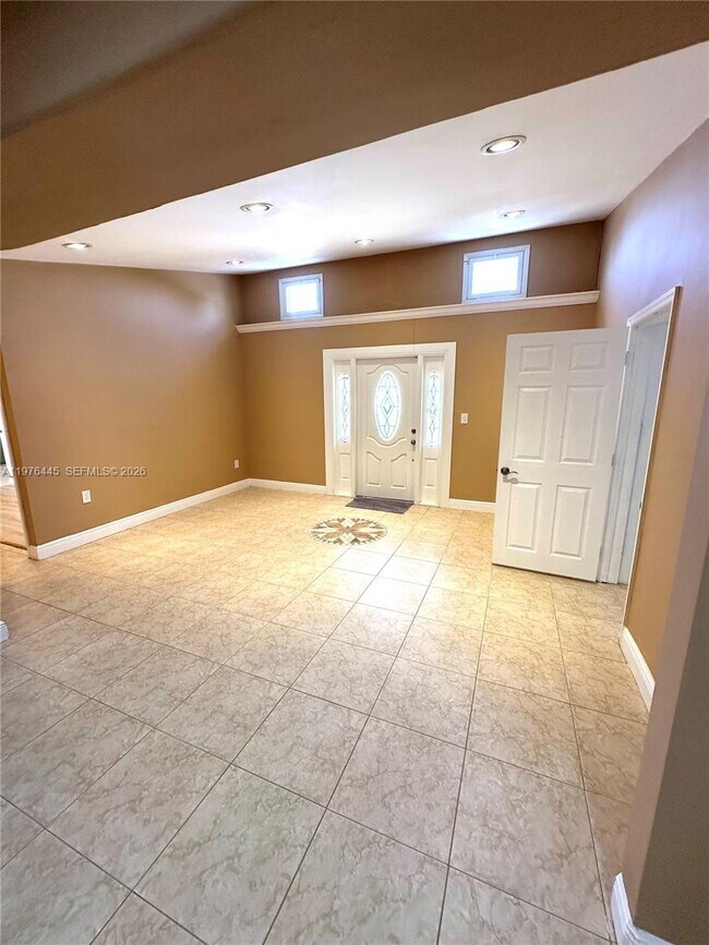 Building Photo - 3101 SW 67th Ave