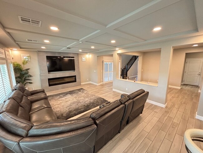Building Photo - Contemporary 4Bed/3Bath/3 Car/+ Loft -residence located in the Silverado Ranch area
