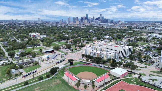 Building Photo - 3613 Rosalie St