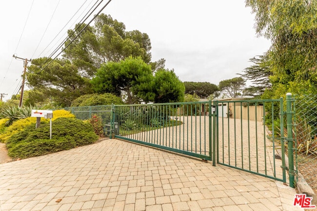 Building Photo - 28952 Selfridge Dr