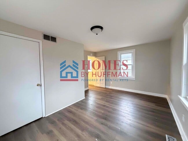Building Photo - One Bedroom House | Now Available