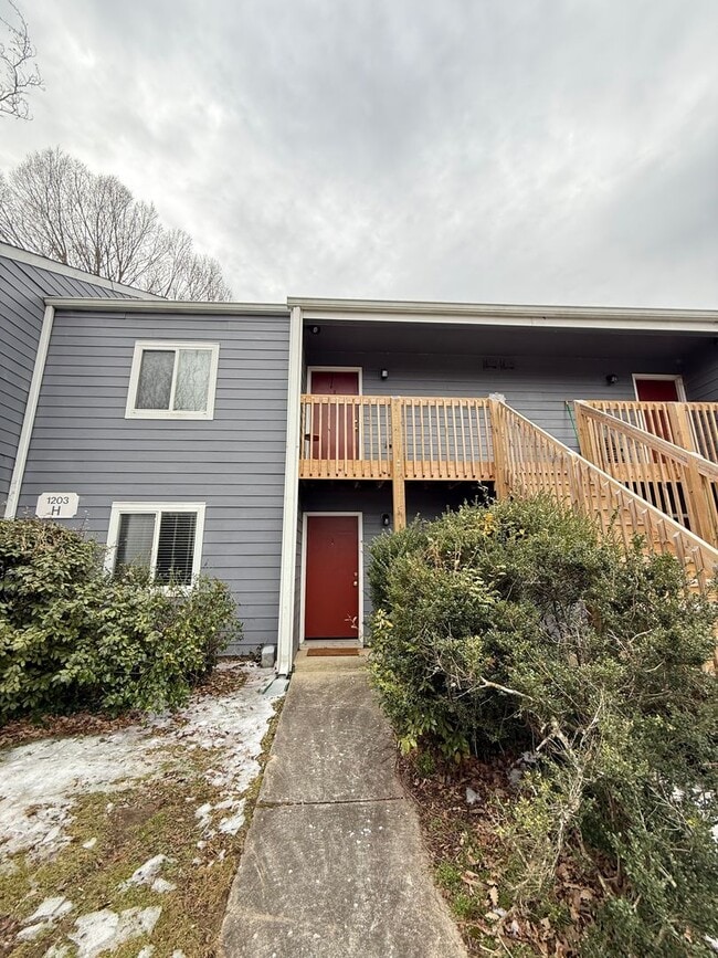 Building Photo - Jamestown Commons