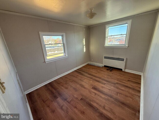 Building Photo - 363 Sherbrook Blvd