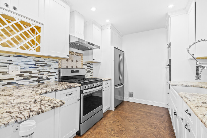 Building Photo - 132 Stuyvesant Rd