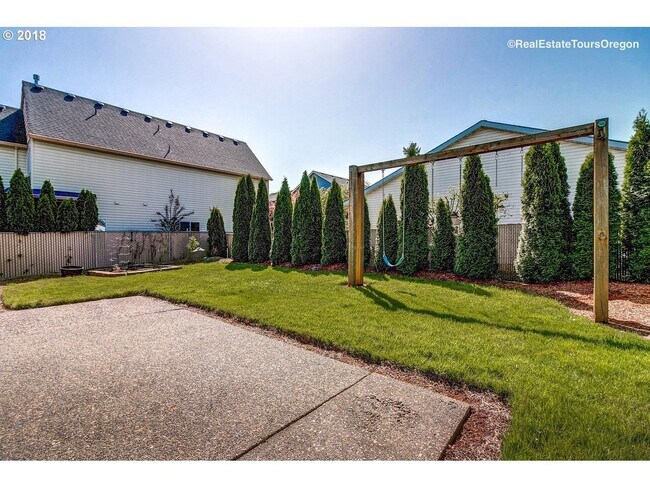 Building Photo - 7548 SE Hacienda St