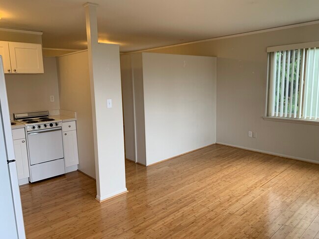 Building Photo - Burkewood (5409)