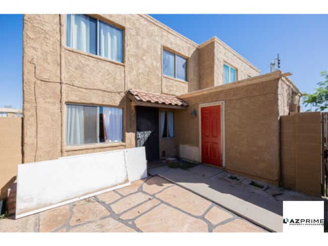 Building Photo - Charming 2/1 Phoenix Townhouse - Cozy, Convenient &amp; Ready to Rent!