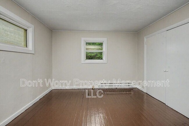 Building Photo - 1609 Oneka Ave
