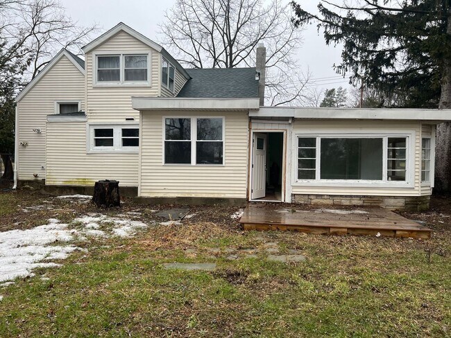 Primary Photo - 69 Leroy Street