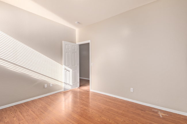 Building Photo - 9004 W Fullam St