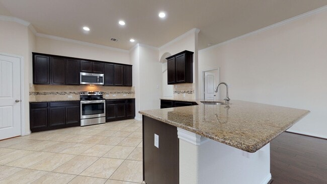 Building Photo - AMAZING 4 BEDROOM IN WHITE ROCK ESTATES FR...