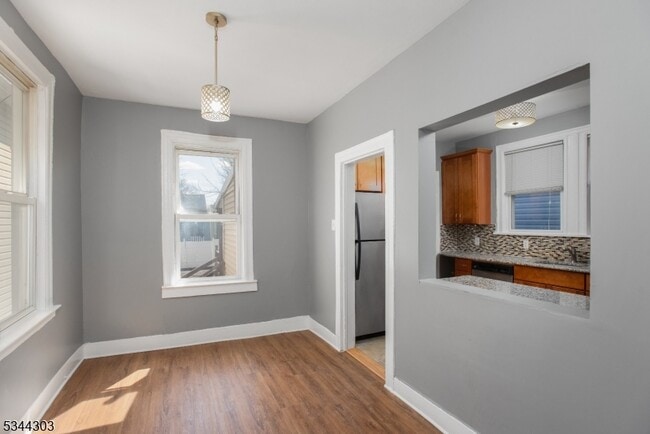 Building Photo - 109 Maple Ave