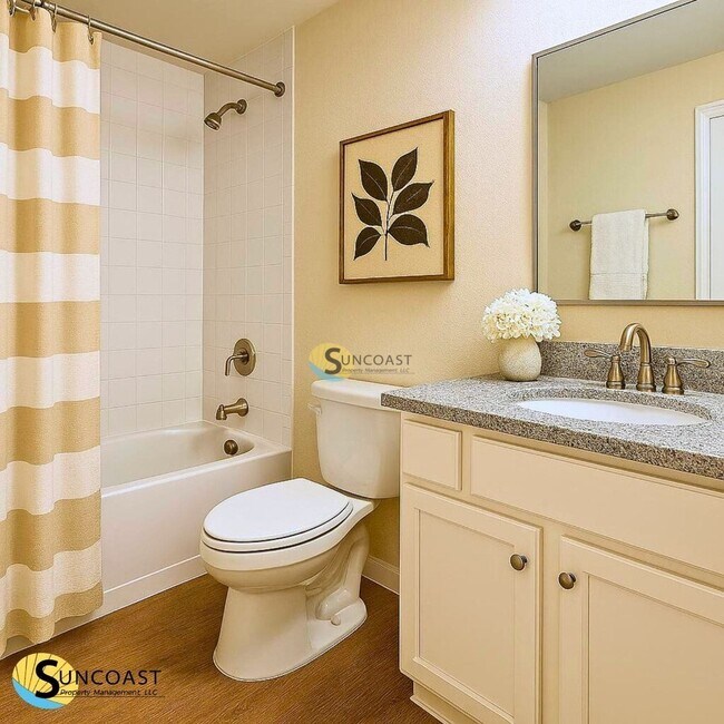 Building Photo - 815 Pineaire St