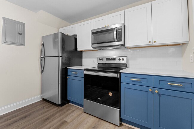 Building Photo - Spacious 1 Bedroom Duplex in Trinity Park, blocks from Duke! - Renovated & Pet Friendly