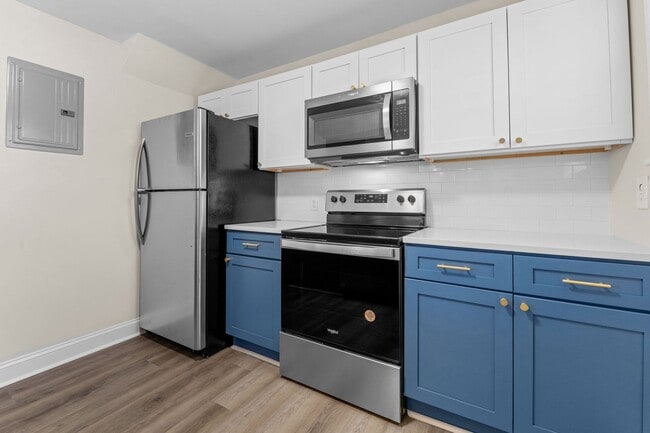 Building Photo - Spacious 1 Bedroom Duplex in Trinity Park,...