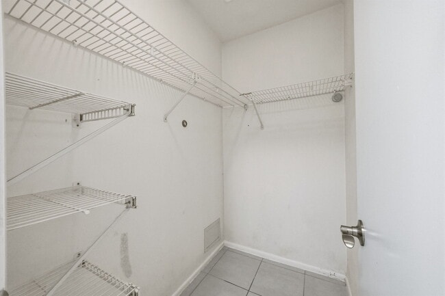 Building Photo - 1023 Pine Isle Ln