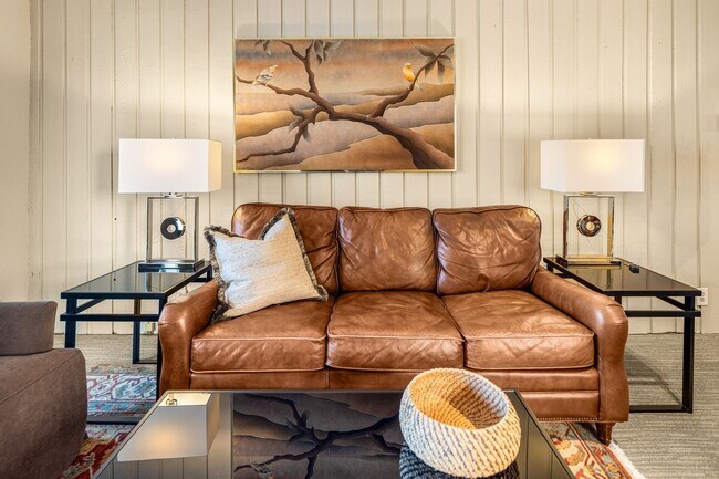 Building Photo - Downtown Furnished 1 Bed / 1 Bath Apartmen...