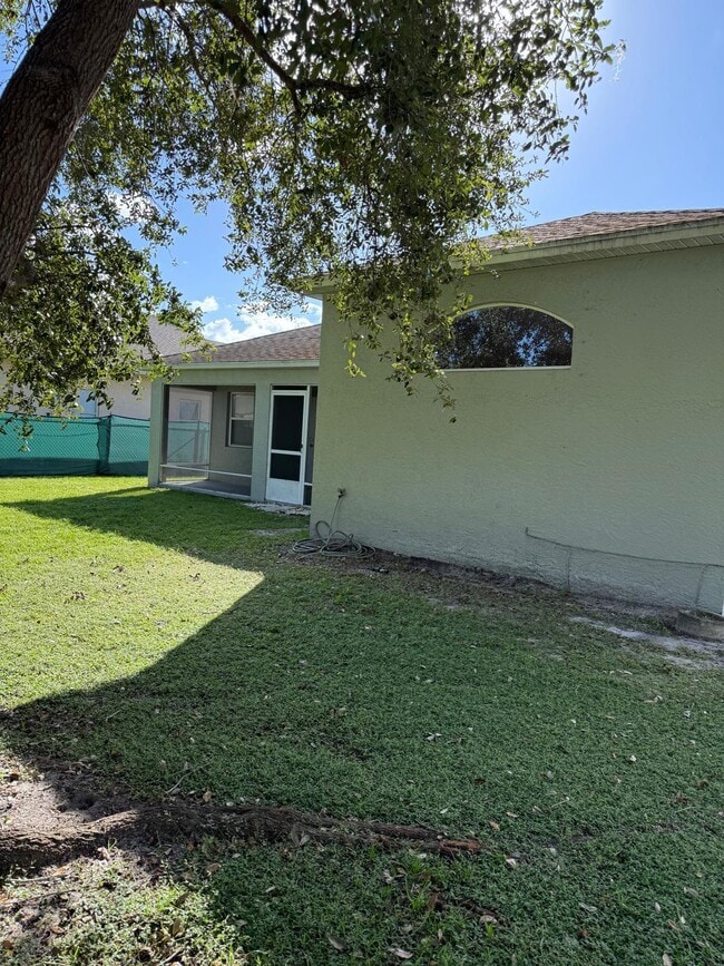 Building Photo - 3125 SW Dimattia St