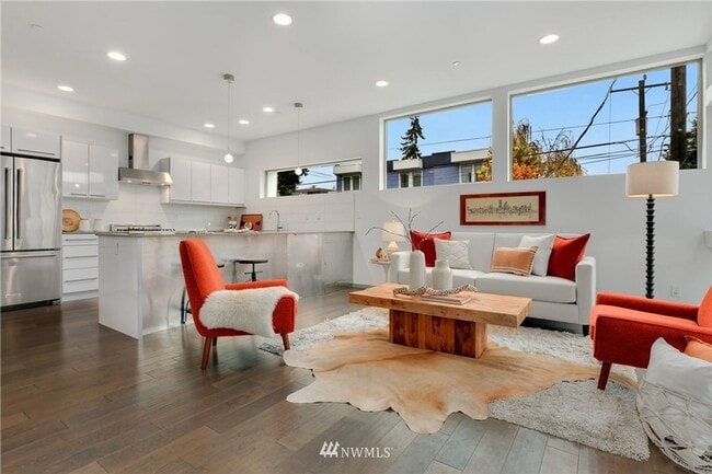 Building Photo - Amazing Capitol Hill Townhome 2/2.5 with 2...