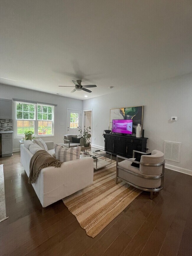 Building Photo - Beautifully Furnished 4-Bedroom Home with ...