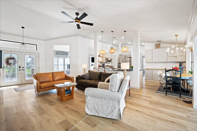 Building Photo - 2245 SW Oak Ridge Rd