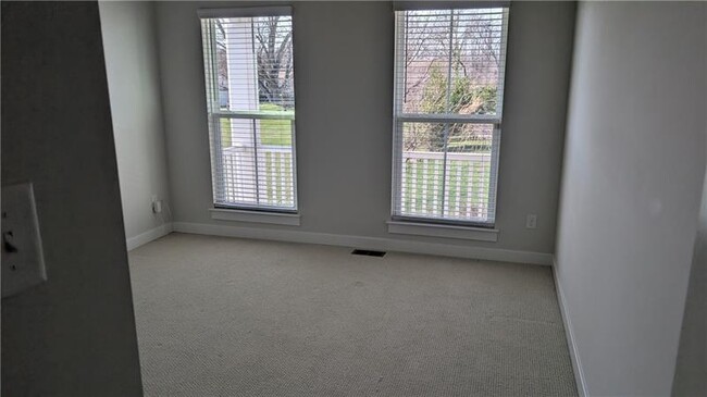 Building Photo - 170 High Pointe Dr