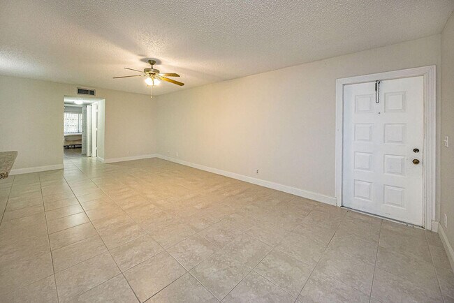 Building Photo - 14404 Canalview Dr
