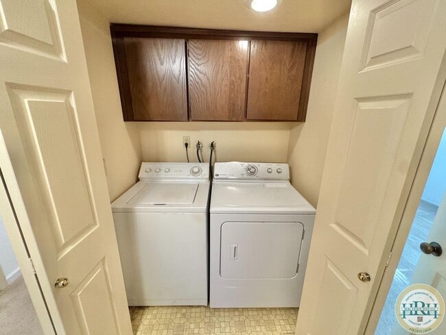 Building Photo - Charming 3-Bedroom, 2.5-Bathroom Condo in Novato