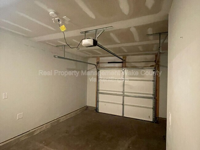 Building Photo - 2727 Chert Ln