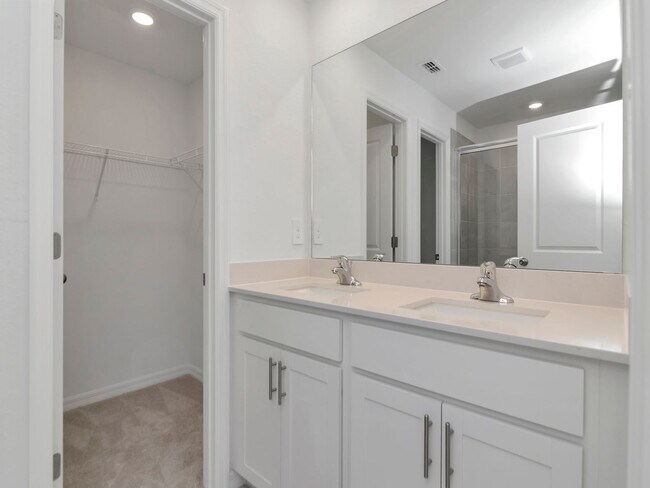 Building Photo - Modern New Construction Townhome in Desirable Lakewood Ranch – Up to 1 Month Free