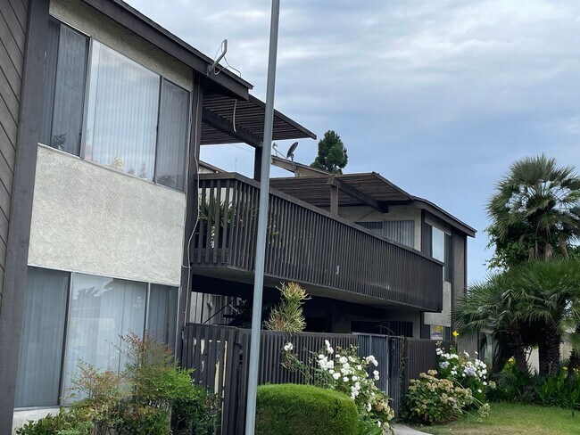 Building Photo - 13111 Magnolia St