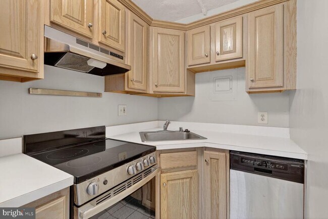 Building Photo - 1820 Swann St NW