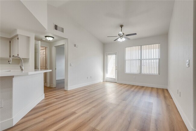 Building Photo - 10550 W Alexander Rd