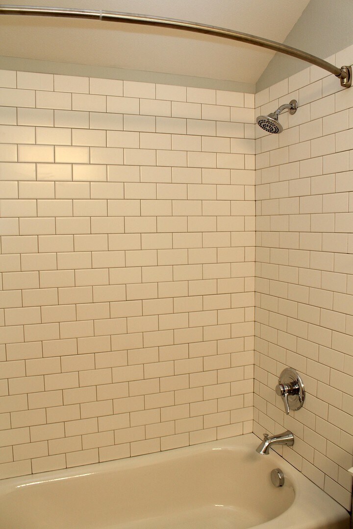 Building Photo - 8840 SW 36th Ave