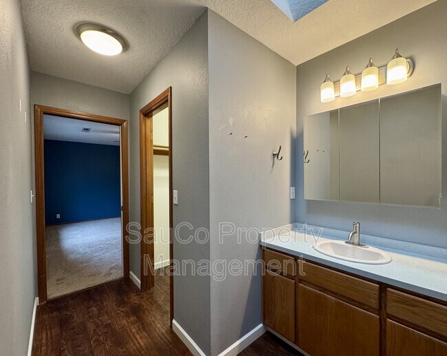 Building Photo - 741 SE Camellia Ct