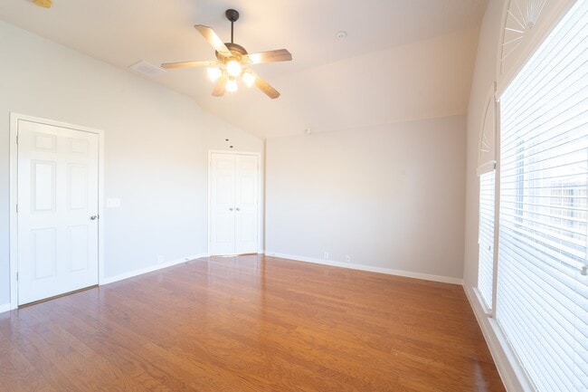 Building Photo - 2910 Sandleigh Dr