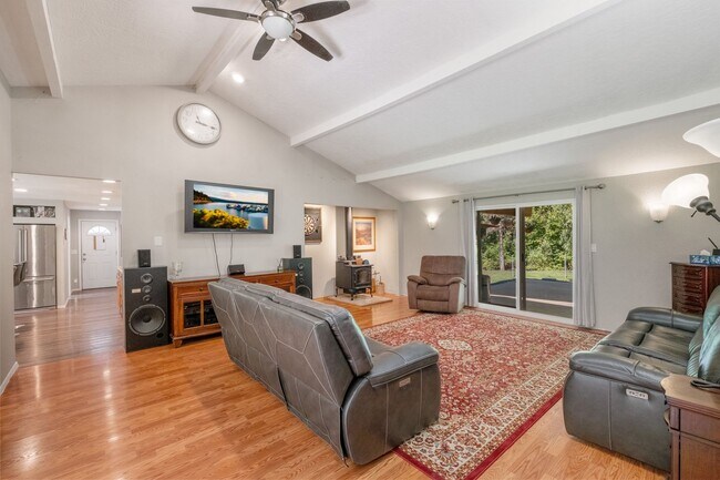 Building Photo - Rare Home on Creek Front Property!