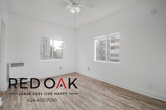 Building Photo - 250 Loma Dr