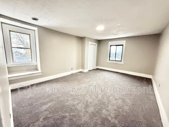 Building Photo - 1907 Delaware Ave