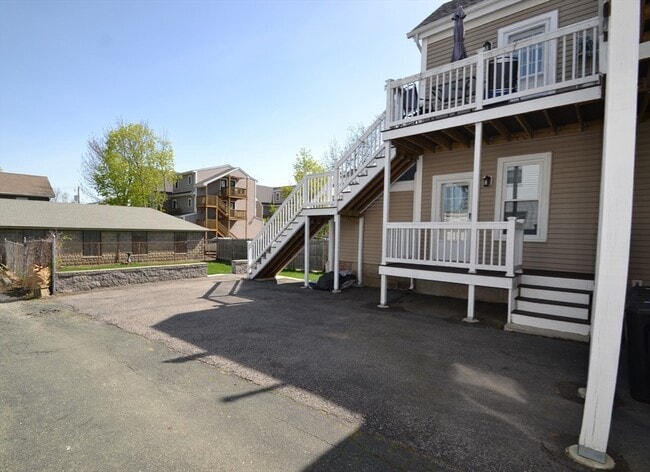 Building Photo - 76 Brown St