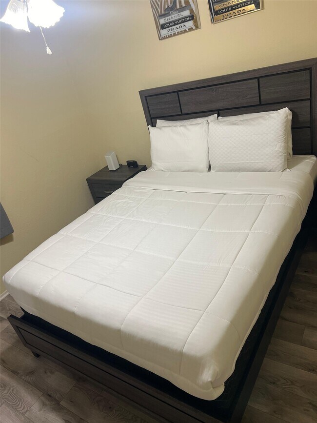 Building Photo - 22319 Deville Dr