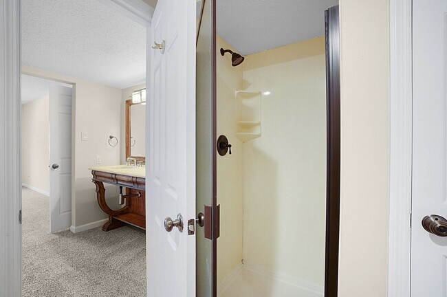 Building Photo - COMING SOON!! Spacious 2-Bedroom, 2-Bath C...