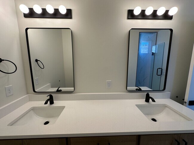 Building Photo - Brand New TownhomeBrand New 3 Bed / 2.5 Bath Townhome – Internet Included