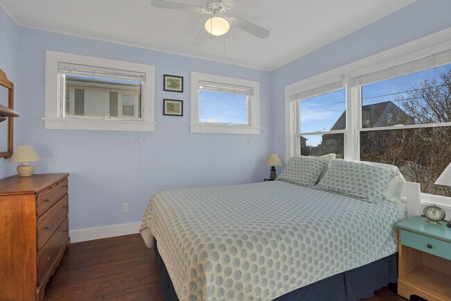 Building Photo - 415 Sound Ave