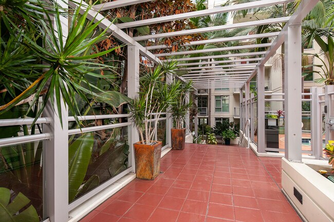 Building Photo - 1431 Pacific Hwy